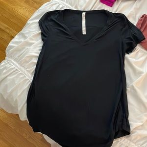 Black loose fitting lululemon workout top - ties in the front - Size 6